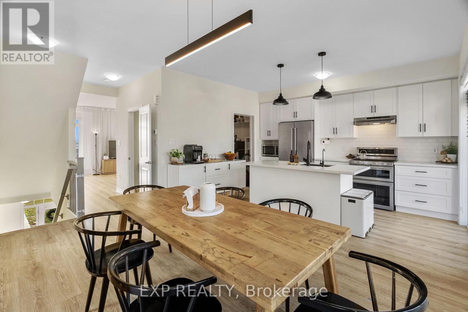 Photo 11 of 18 10 Birmingham Drive, Cambridge ON