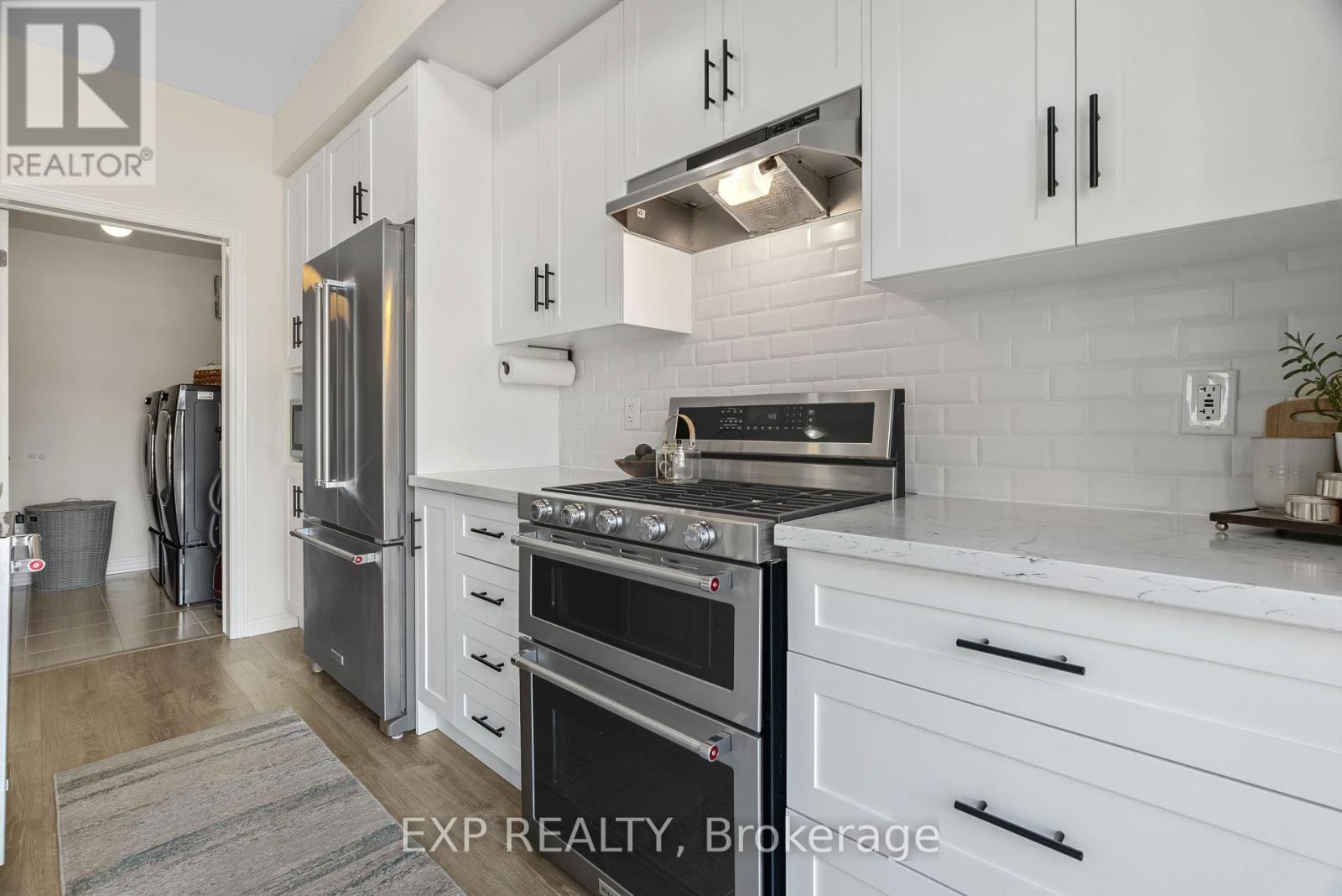 Photo 13 of 18 10 Birmingham Drive, Cambridge ON
