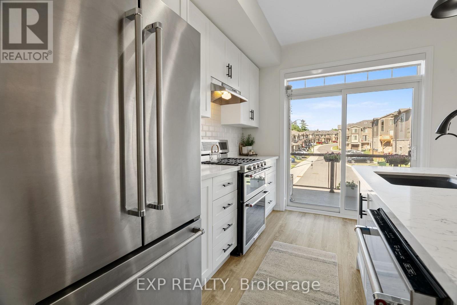 Photo 14 of 18 10 Birmingham Drive, Cambridge ON
