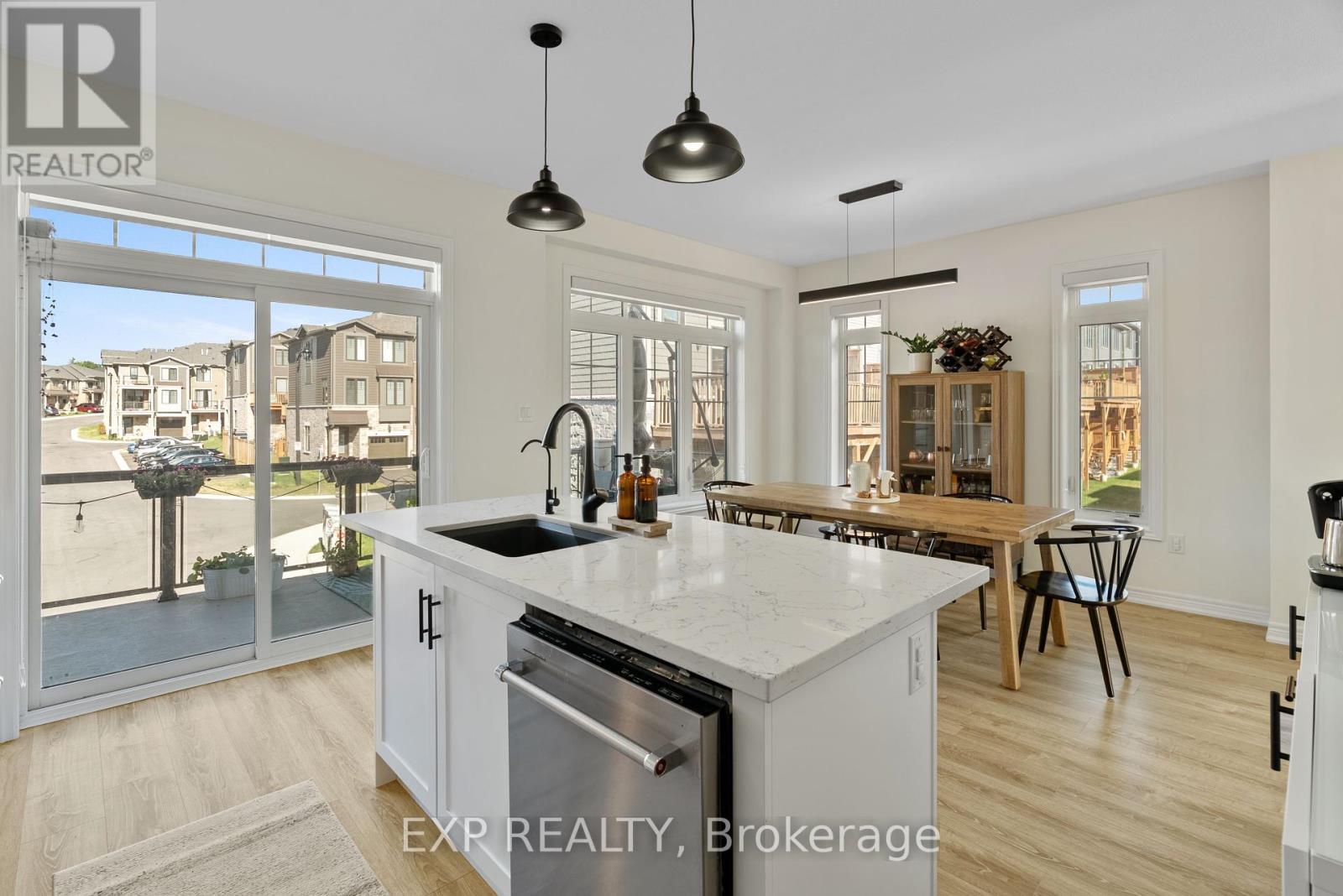 Photo 15 of 18 10 Birmingham Drive, Cambridge ON