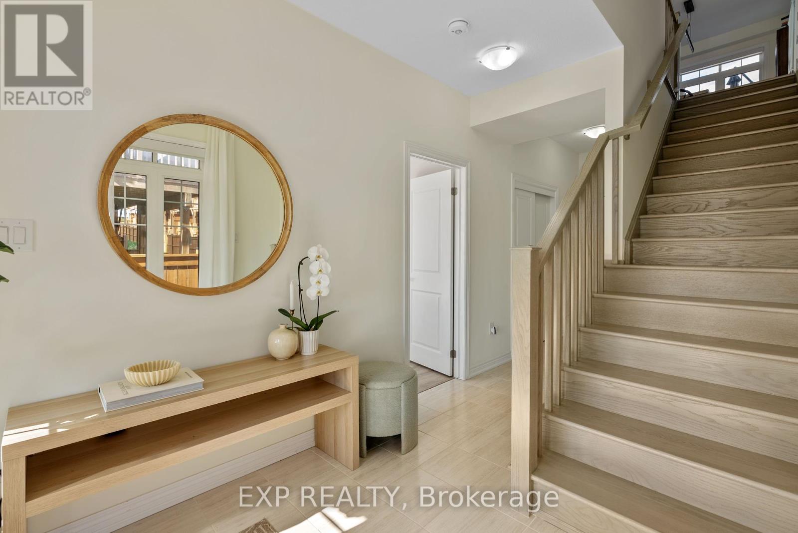 Photo 3 of 18 10 Birmingham Drive, Cambridge ON