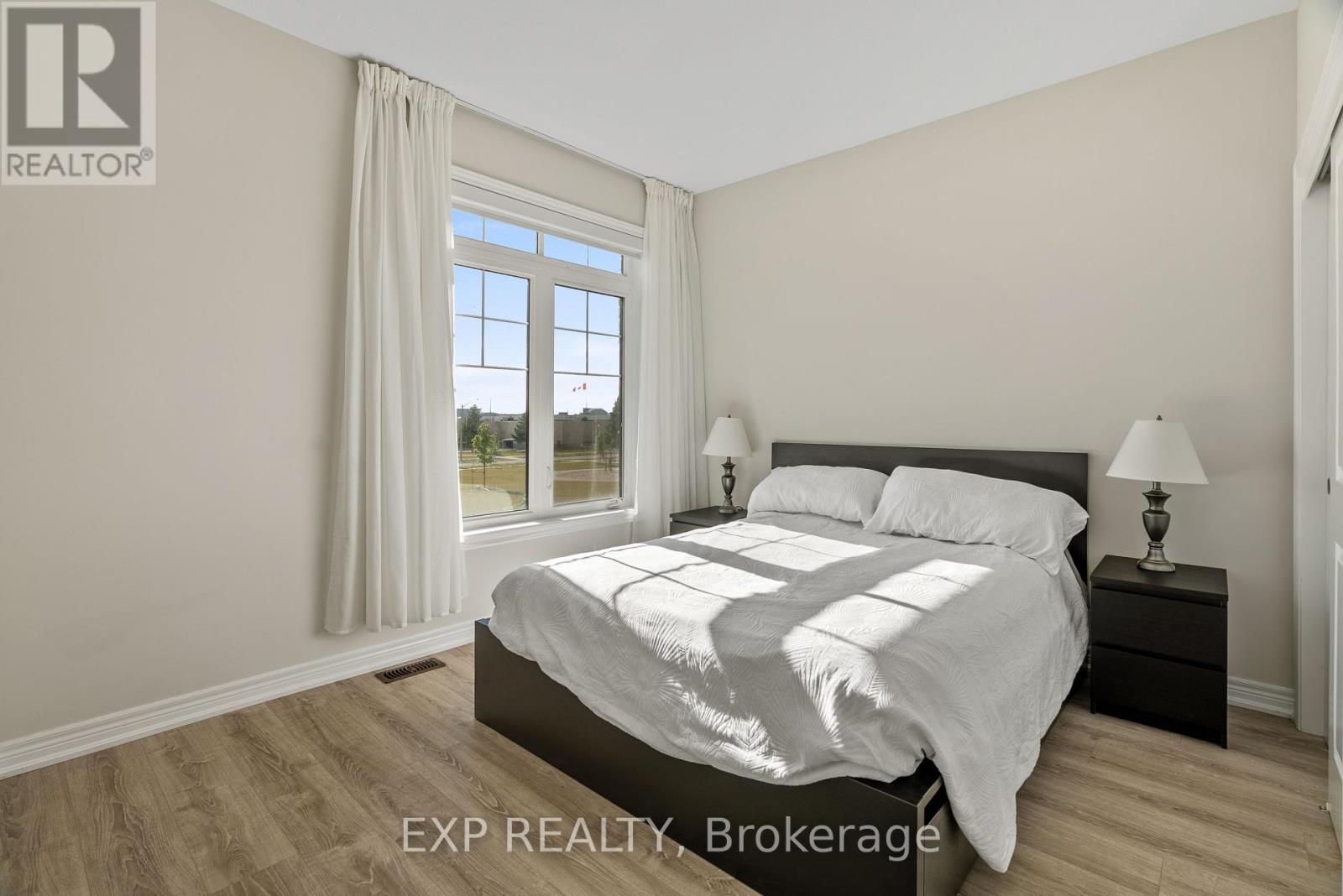 Photo 5 of 18 10 Birmingham Drive, Cambridge ON