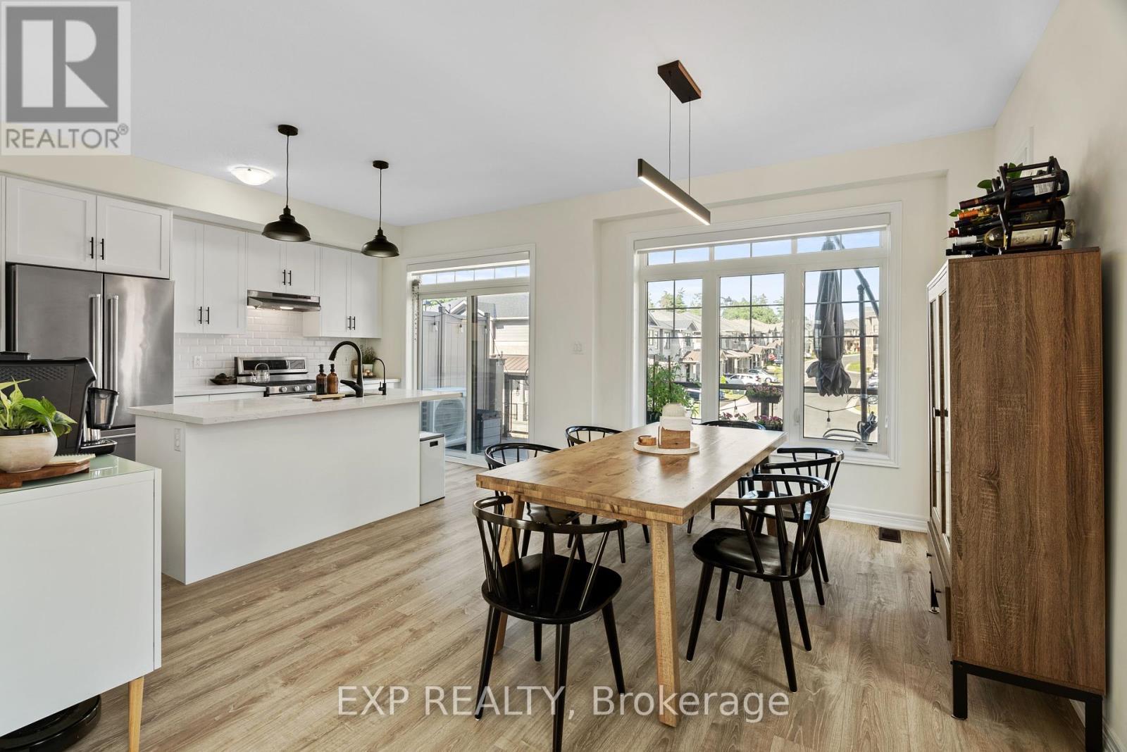 Photo 9 of 18 10 Birmingham Drive, Cambridge ON