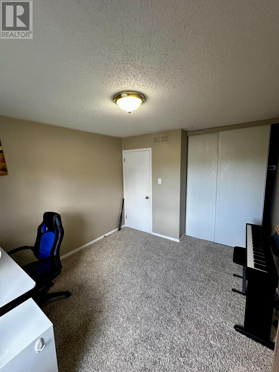 Photo 13 of 119 Deerfox Drive, Ottawa ON