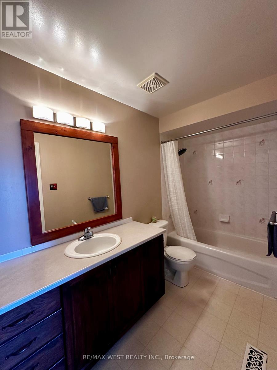Photo 14 of 119 Deerfox Drive, Ottawa ON