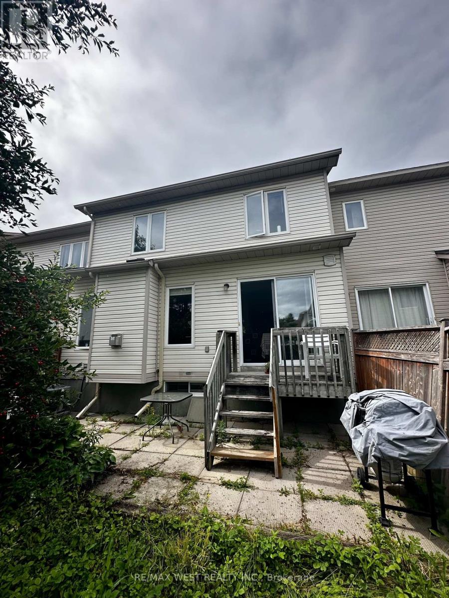 Photo 15 of 119 Deerfox Drive, Ottawa ON