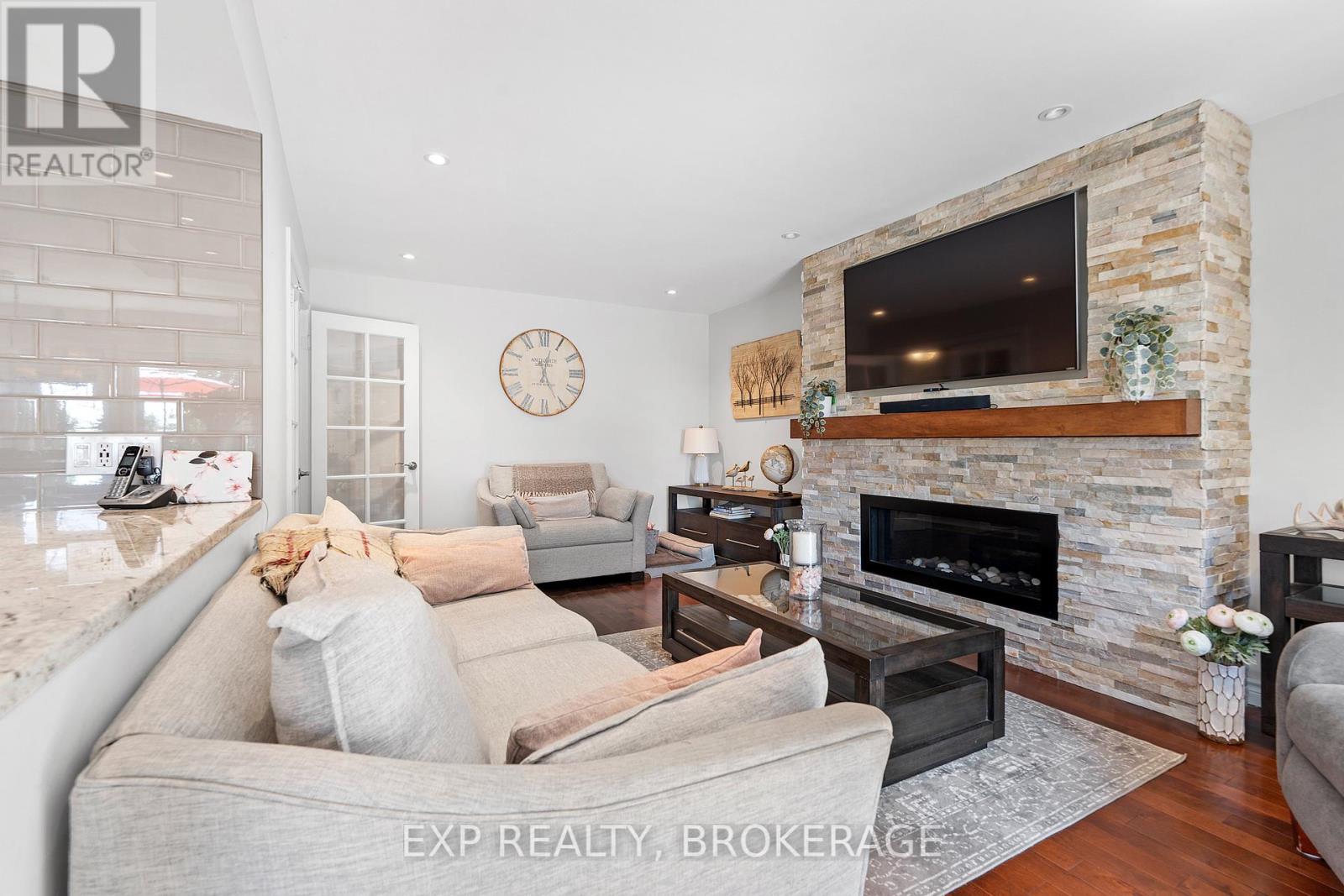 Photo 11 of 564 Braeside Crescent, Kingston ON