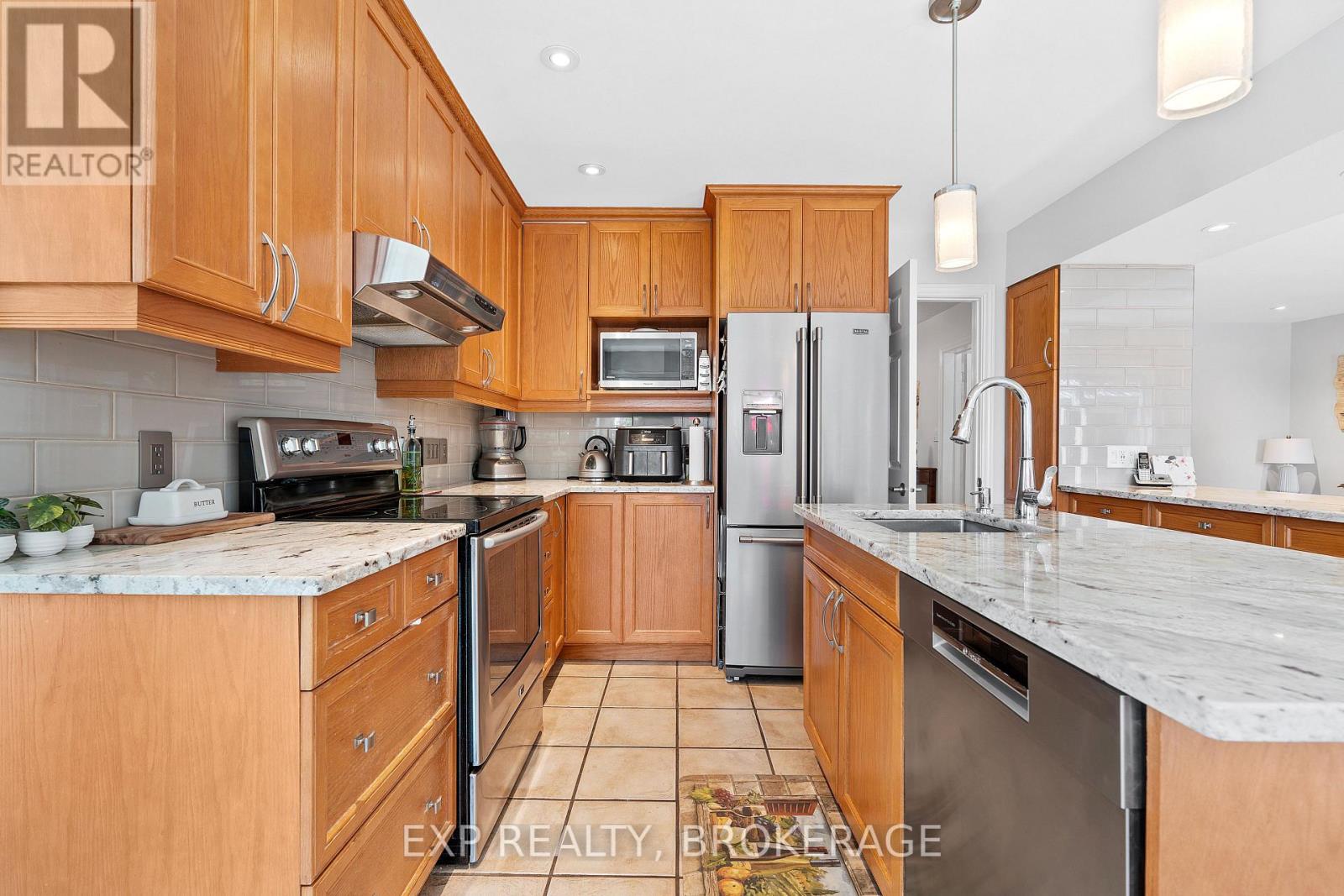 Photo 9 of 564 Braeside Crescent, Kingston ON