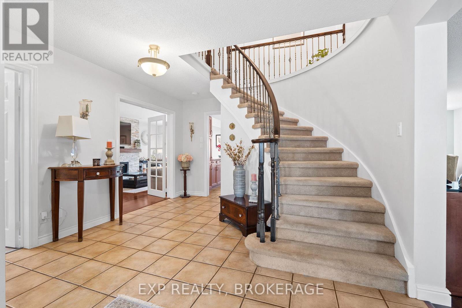Photo 5 of 564 Braeside Crescent, Kingston ON