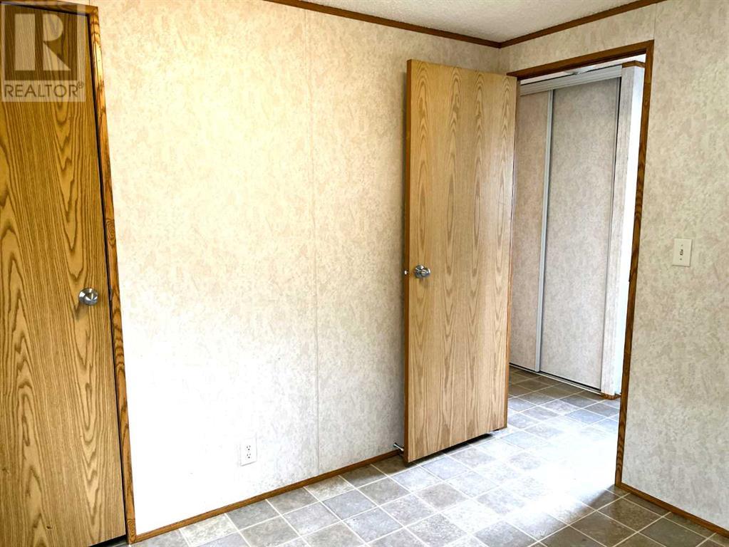 Photo 17 of 183 Grenoble Crescent, Fort Mcmurray AB