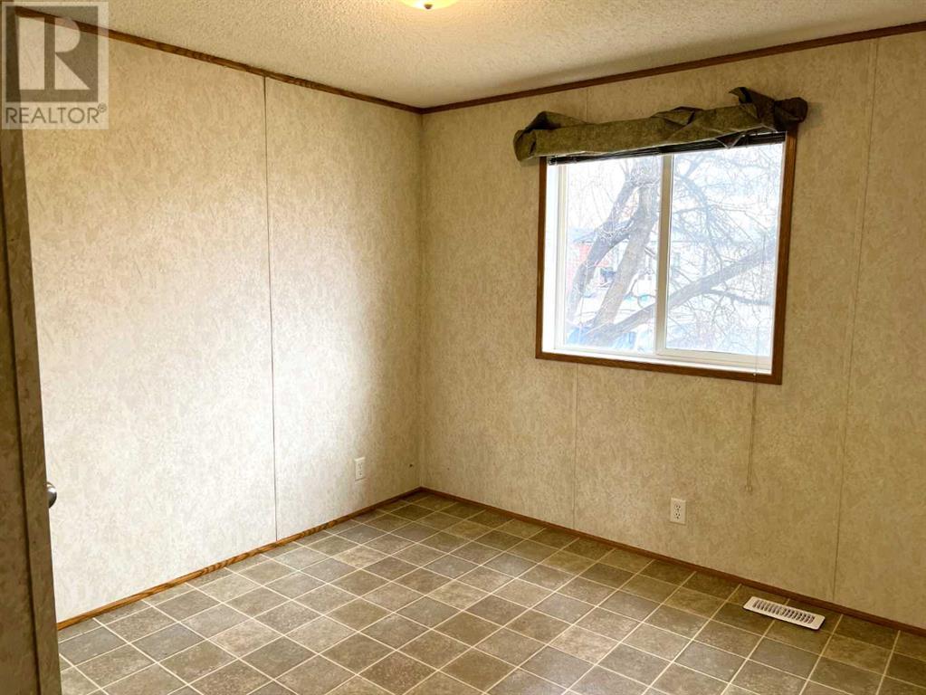 Photo 14 of 183 Grenoble Crescent, Fort Mcmurray AB