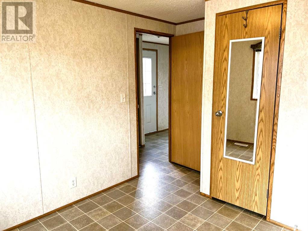 Photo 12 of 183 Grenoble Crescent, Fort Mcmurray AB