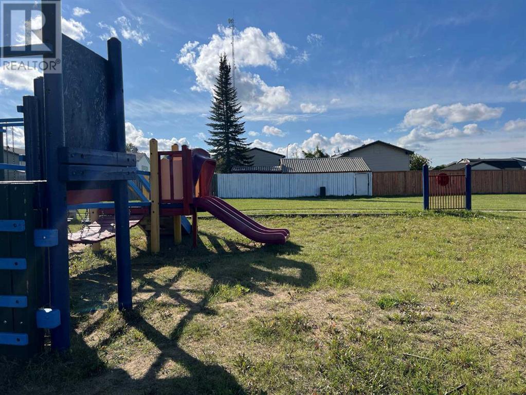 Photo 31 of 183 Grenoble Crescent, Fort Mcmurray AB