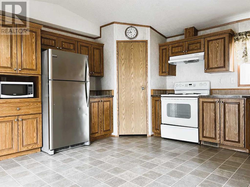 Photo 4 of 183 Grenoble Crescent, Fort Mcmurray AB