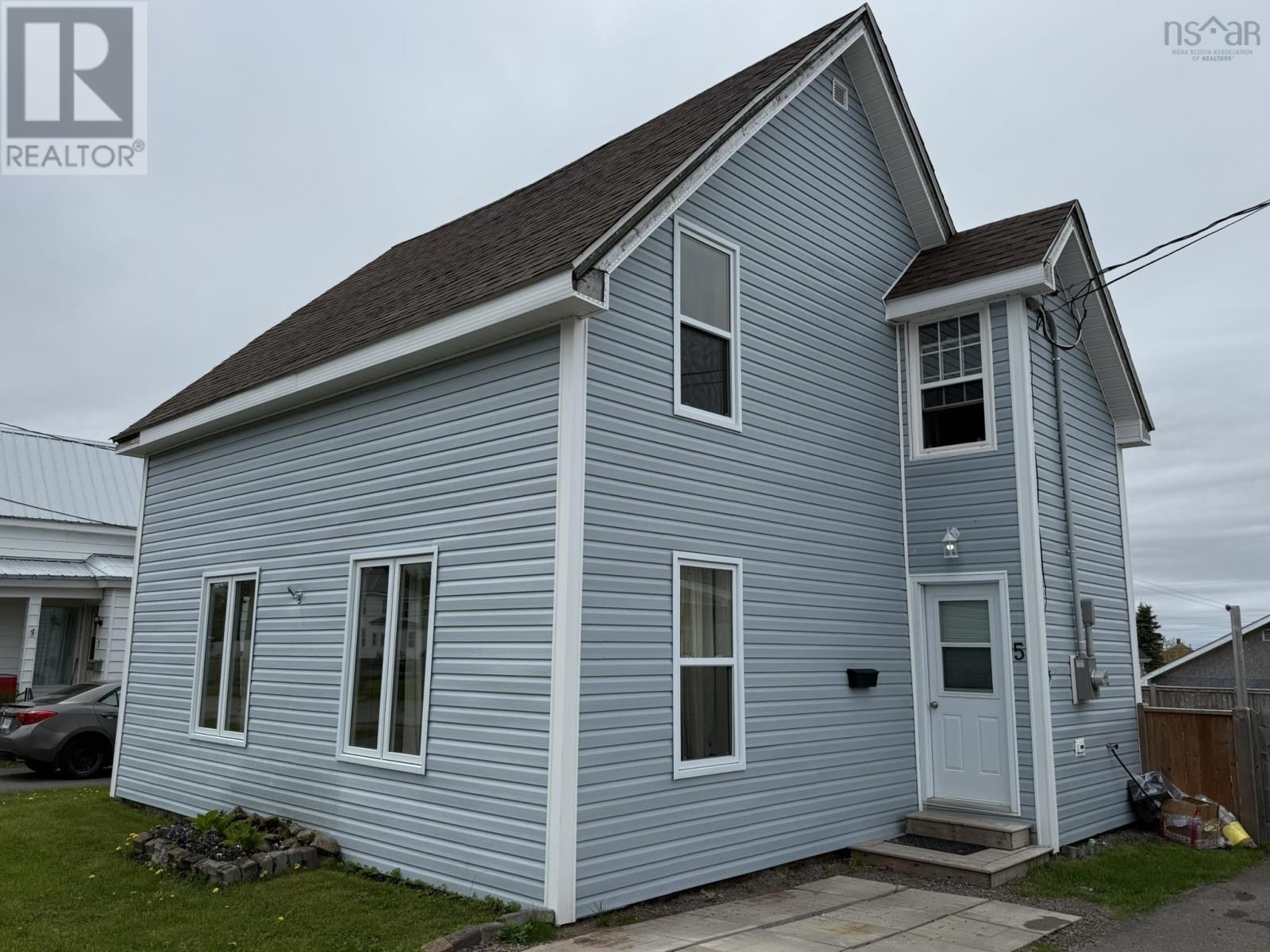 Photo 33 of 5 Cornwall Street, Amherst NS