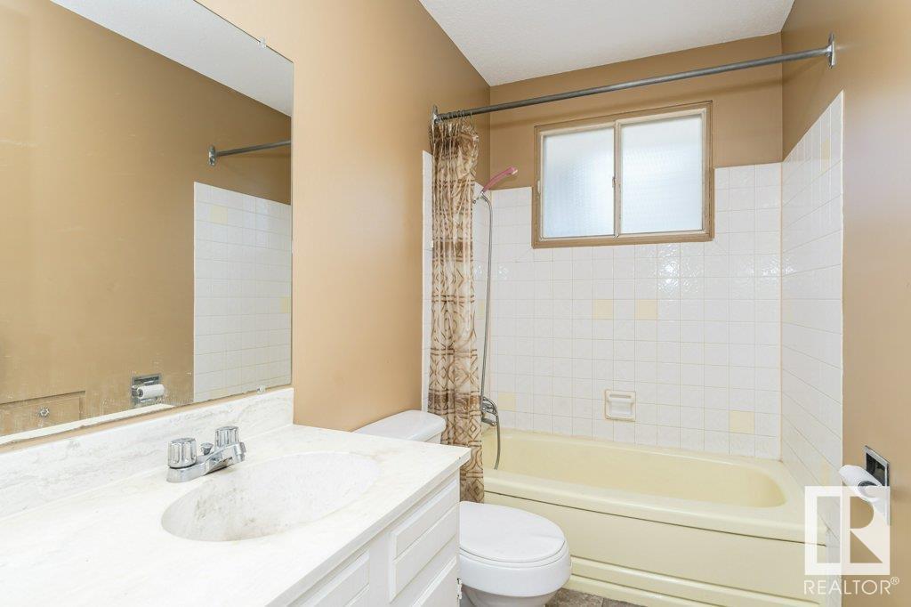 Photo 14 of 1036 Moyer Dr, Sherwood Park AB