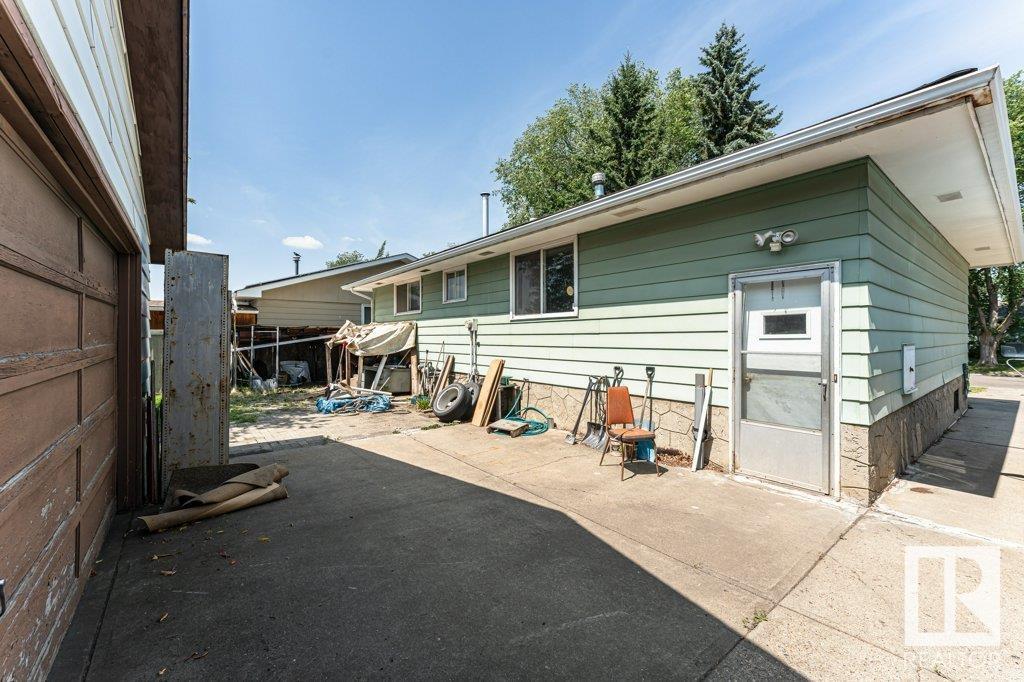 Photo 25 of 1036 Moyer Dr, Sherwood Park AB