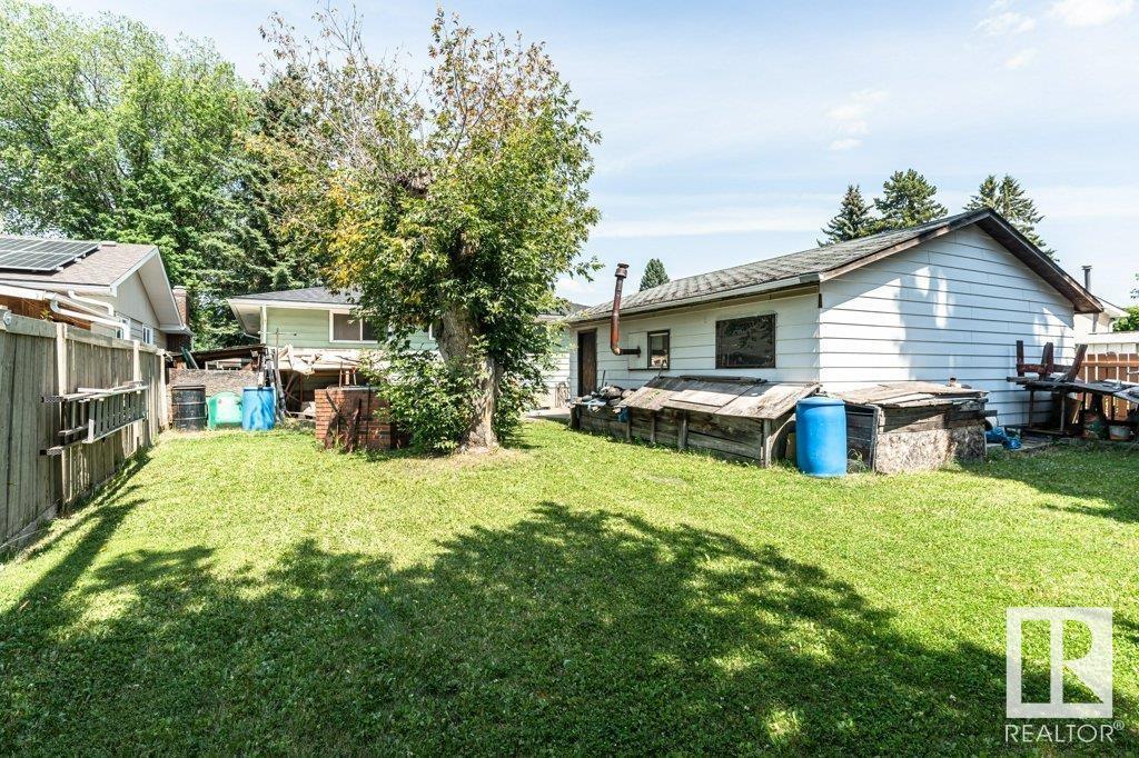Photo 1 of 1036 Moyer Dr, Sherwood Park AB