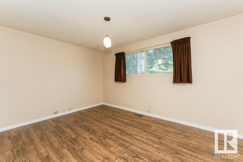 Photo 16 of 1036 Moyer Dr, Sherwood Park AB
