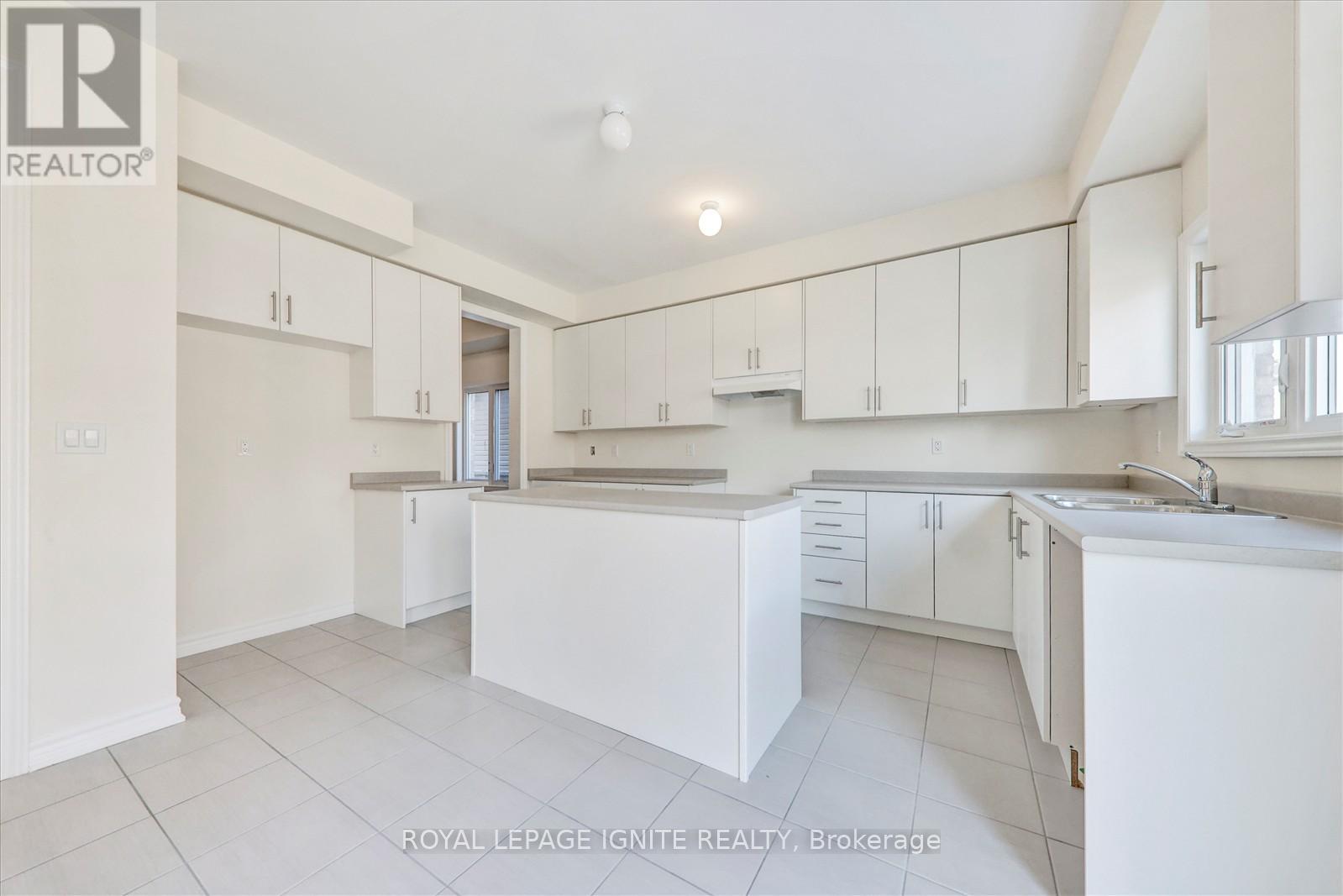Photo 11 of 3 Grieve Street, Georgina ON