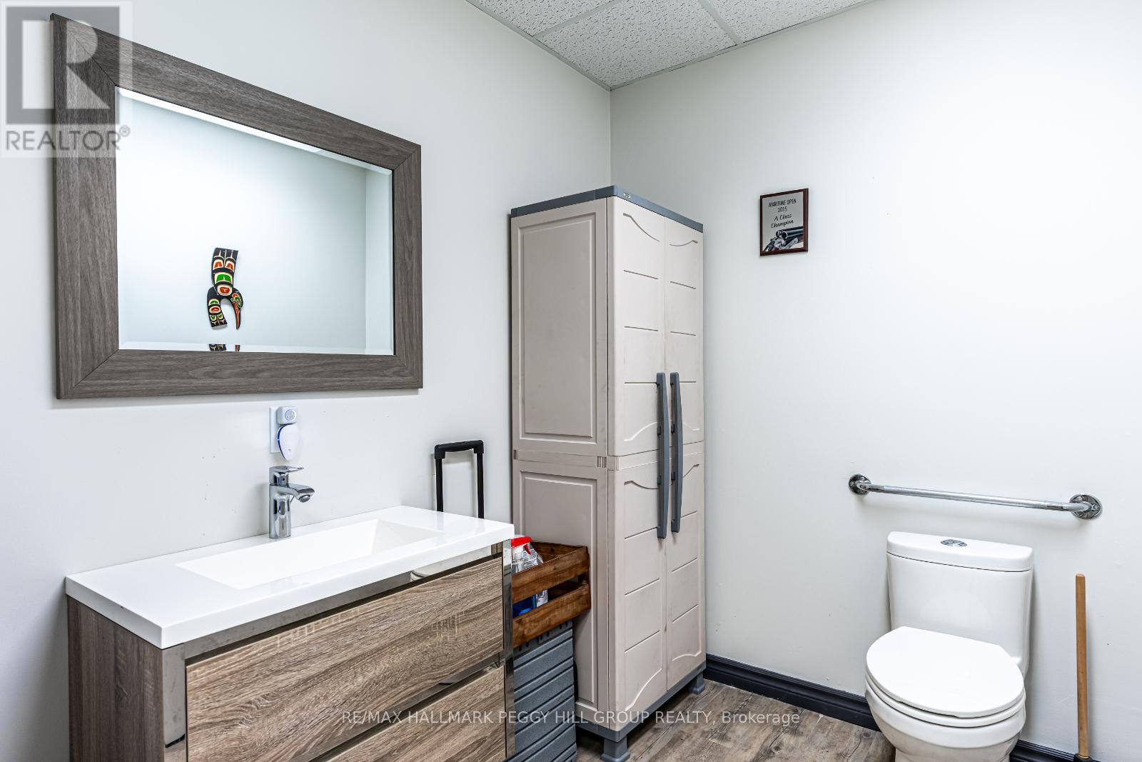 Photo 6 of 15 647 Welham Road, Barrie ON