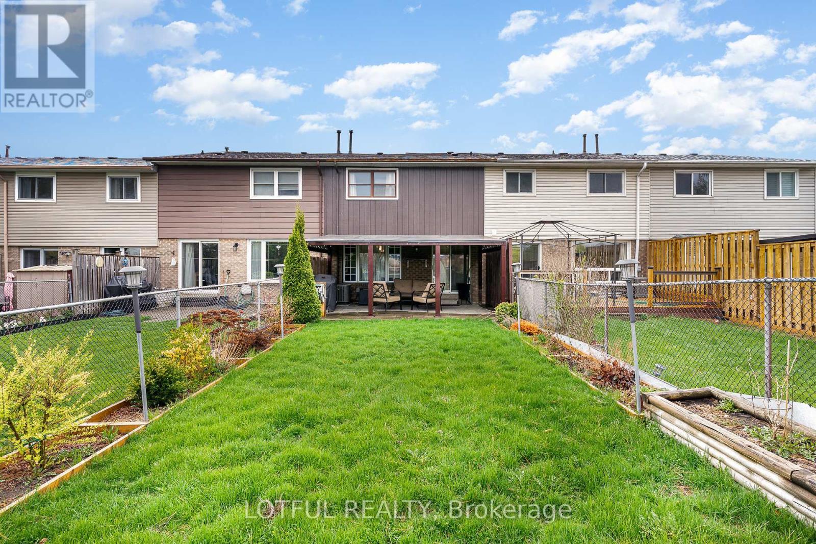 Photo 26 of 134 Royal Salisbury Way, Brampton ON