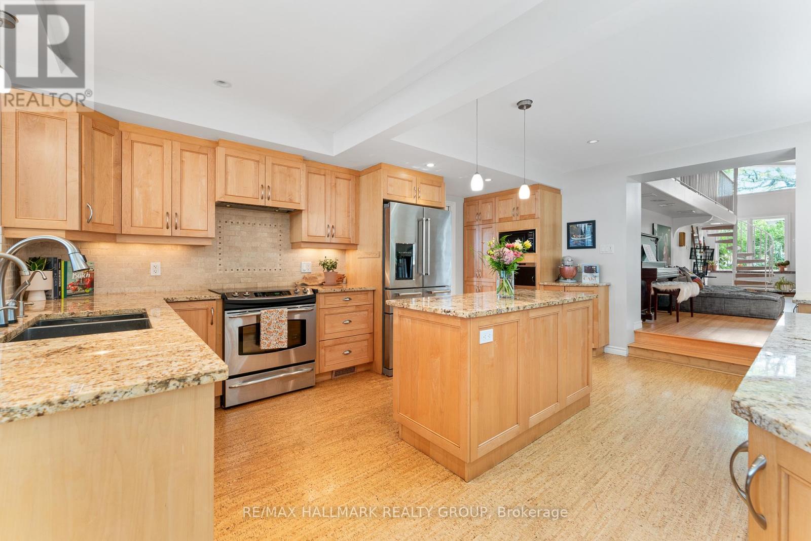 Photo 36 of 17 Hastings Street, Ottawa ON