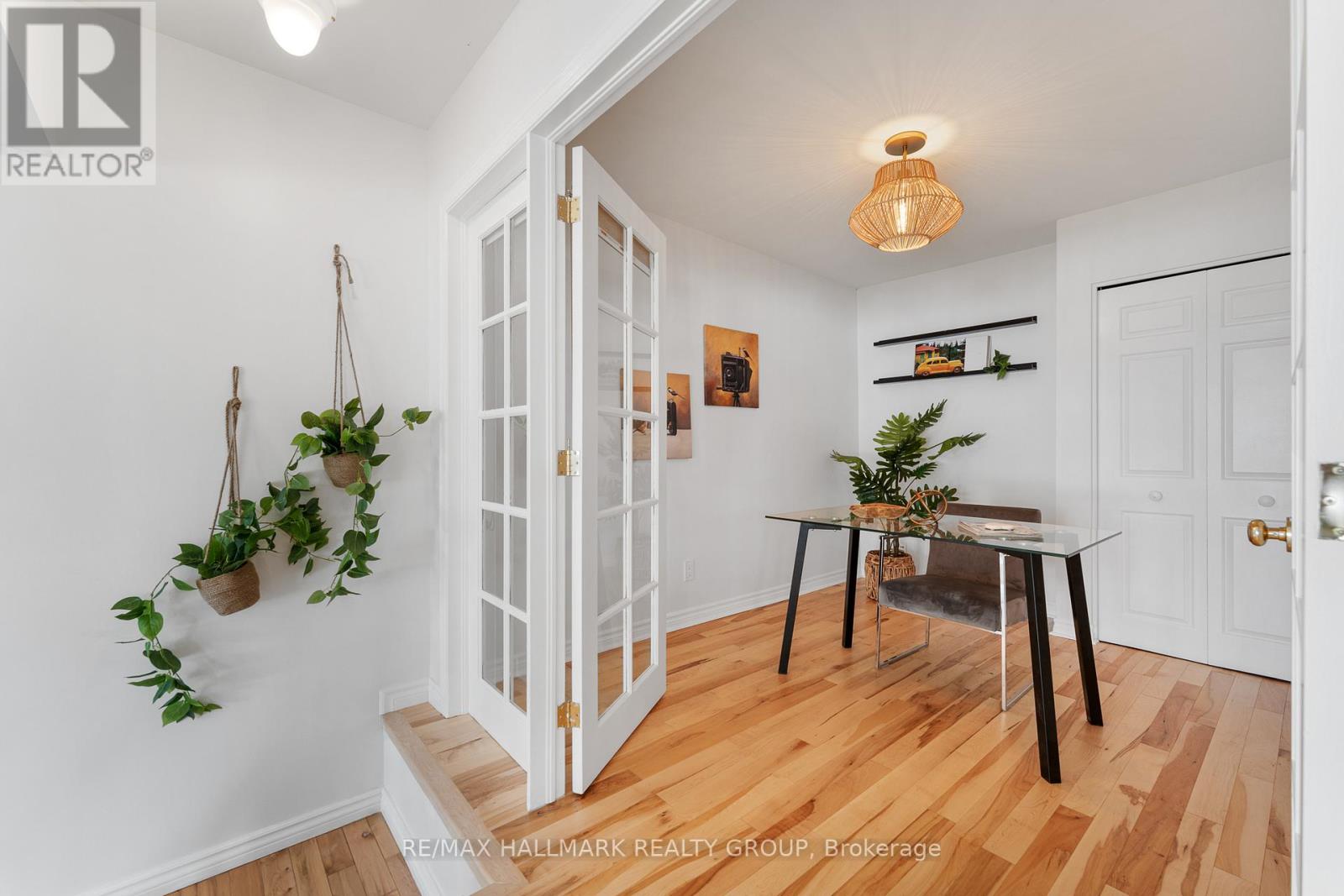 Photo 18 of 17 Hastings Street, Ottawa ON