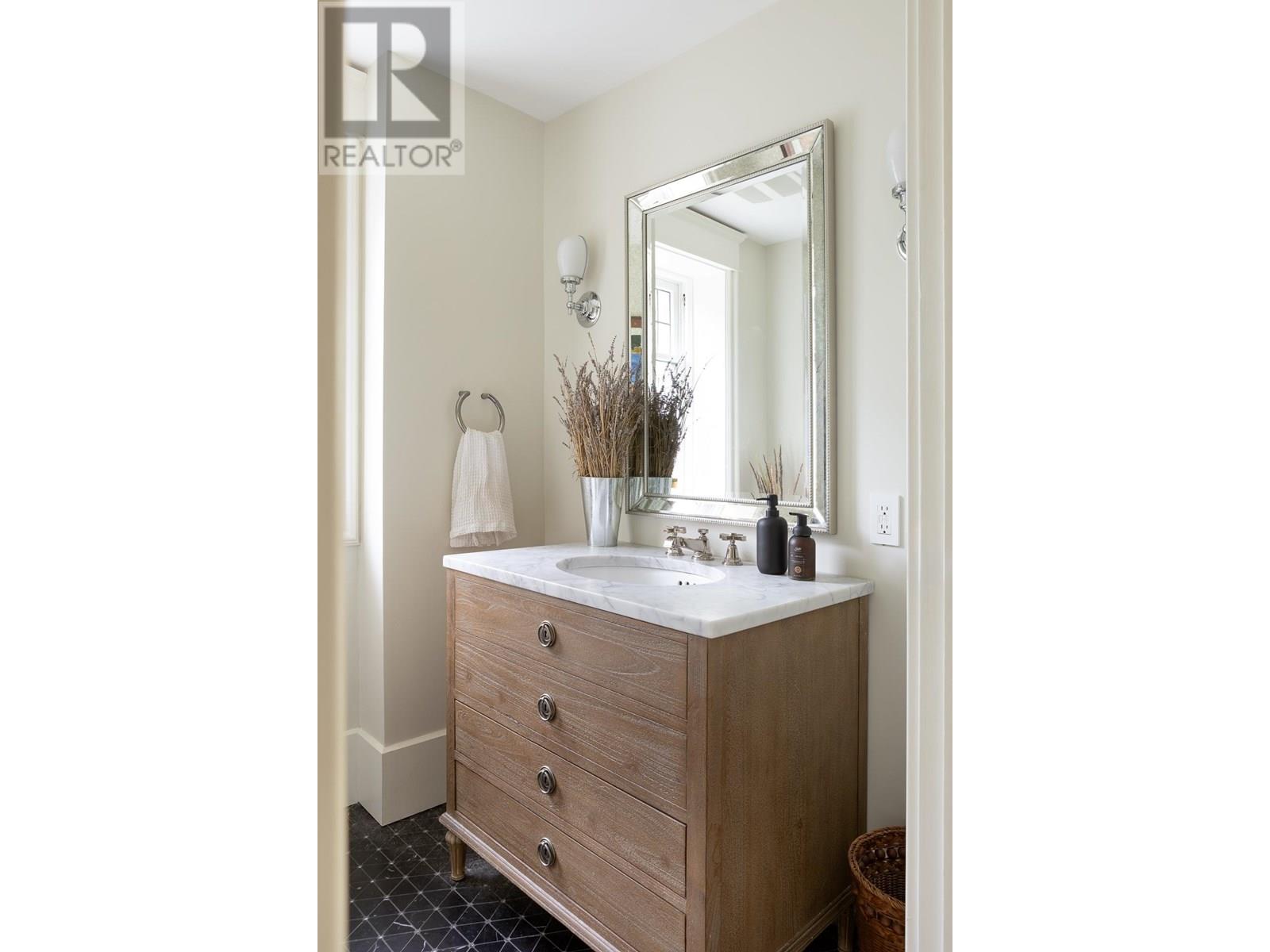 3545 DOWSLEY COURT, North Vancouver