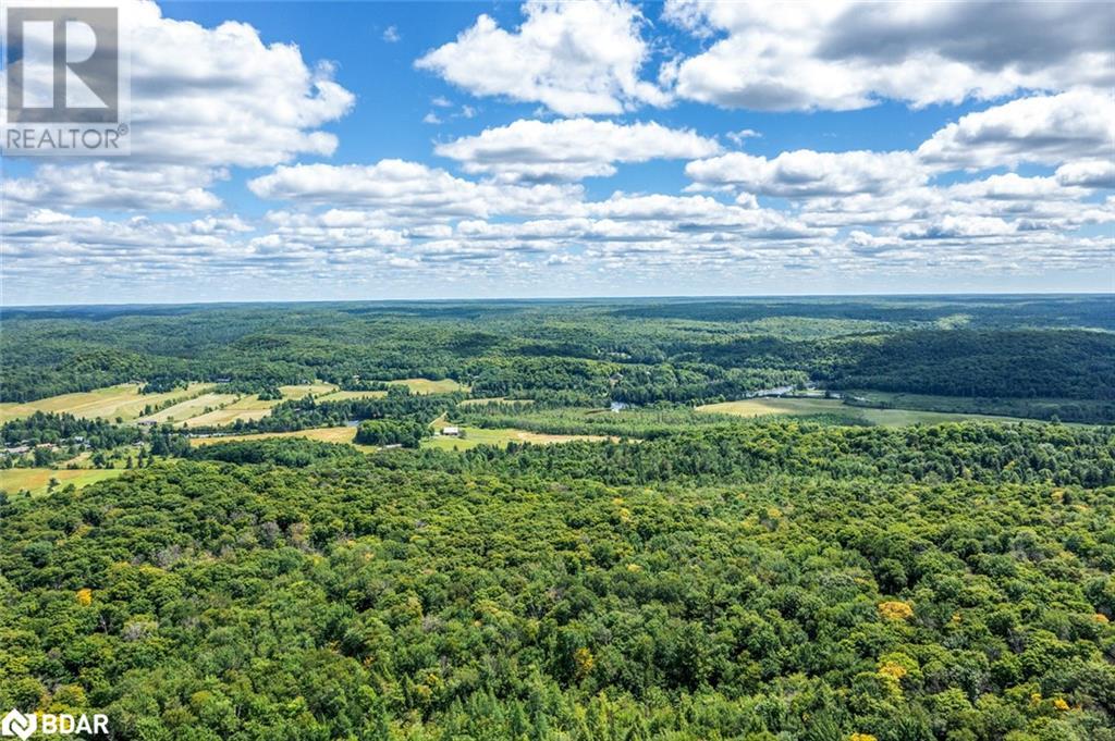 Photo 35 of 385 Chub Lake Road, Huntsville ON