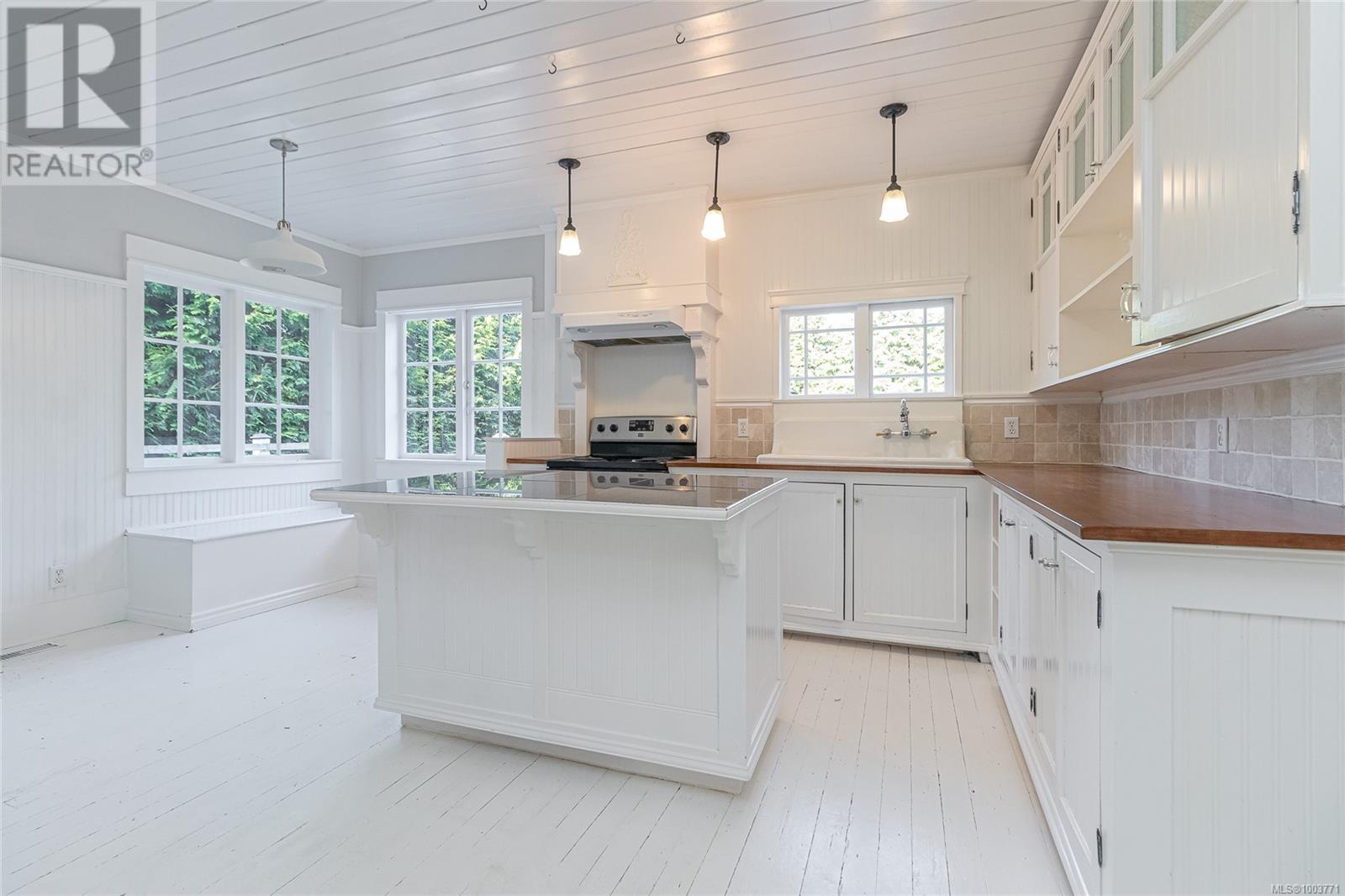 1421 Cranberry Ave, Nanaimo