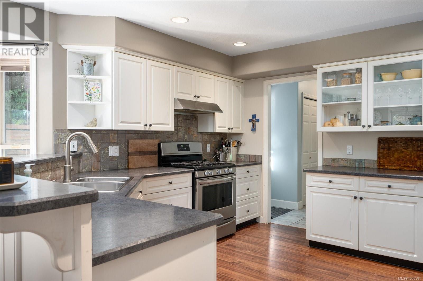 Photo 14 of 749 Redwood Dr, Qualicum Beach BC