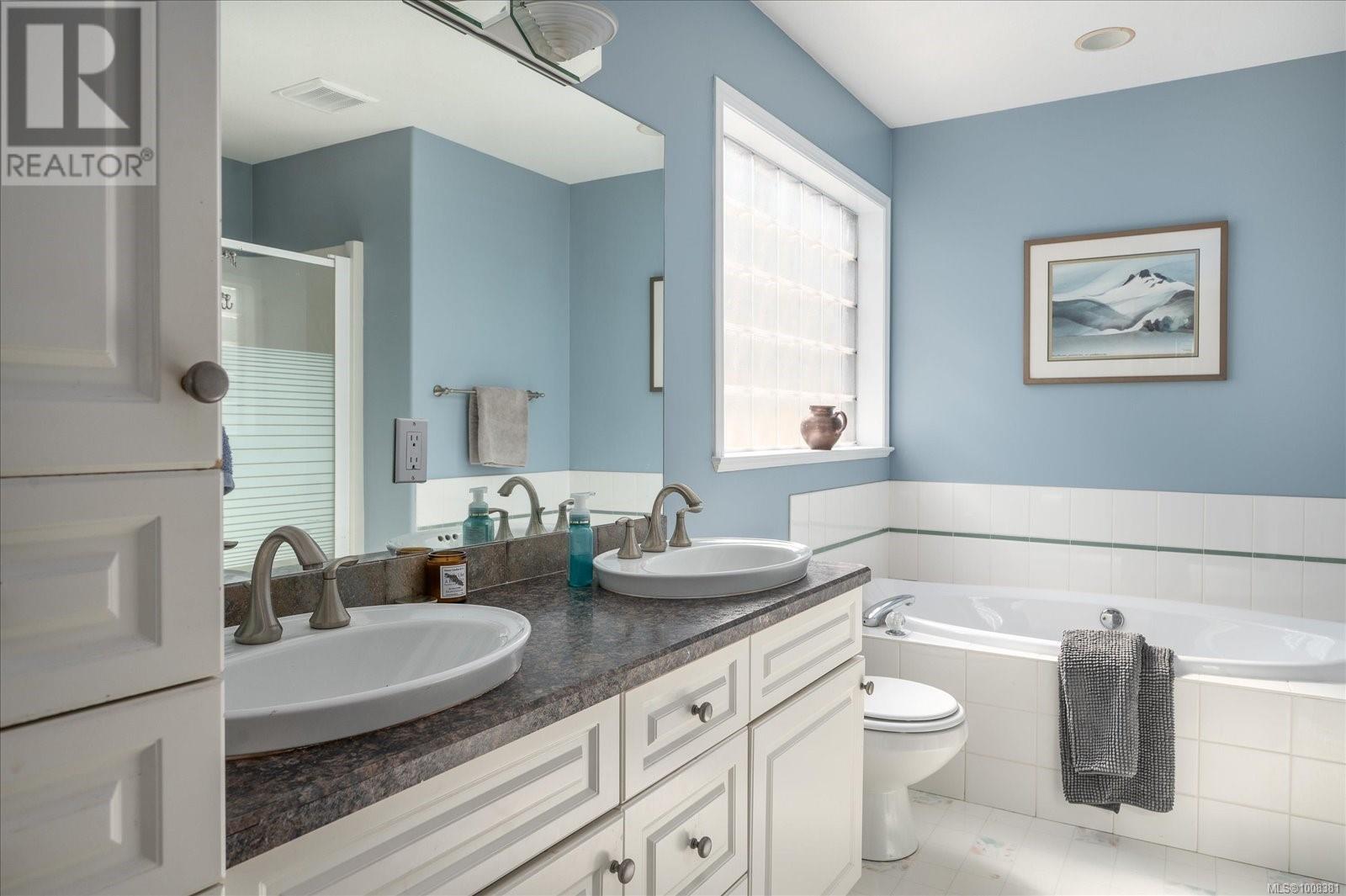 Photo 33 of 749 Redwood Dr, Qualicum Beach BC