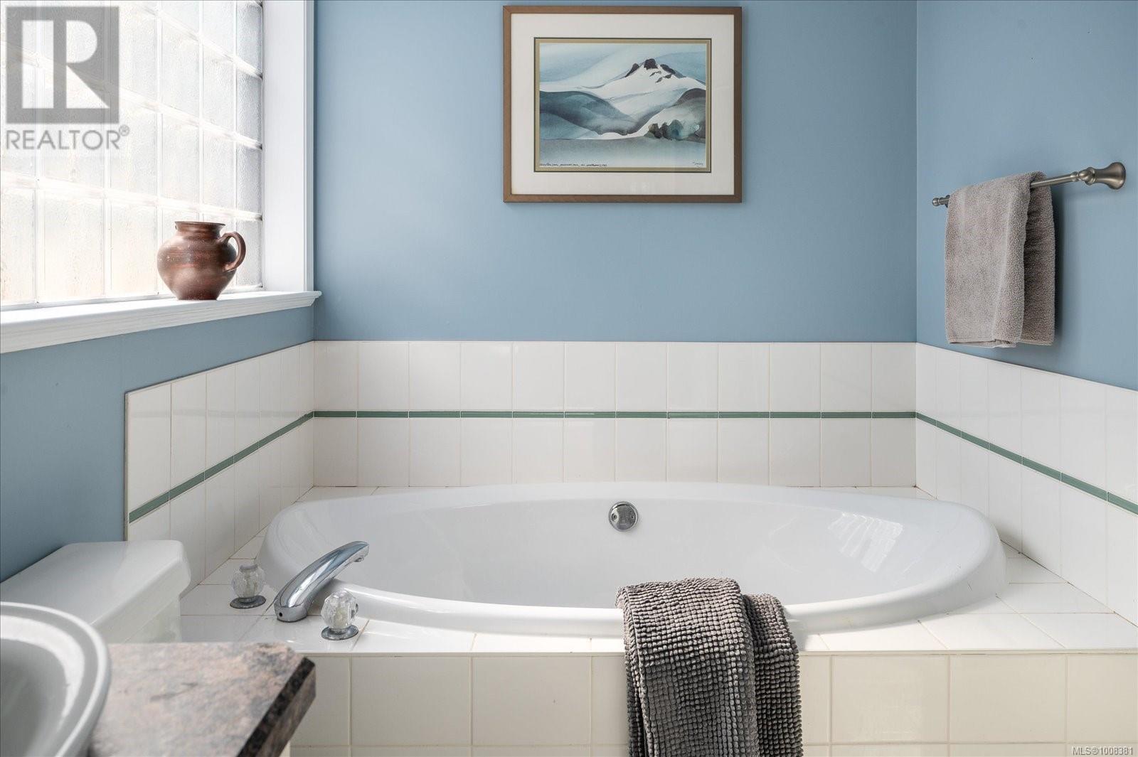 Photo 34 of 749 Redwood Dr, Qualicum Beach BC