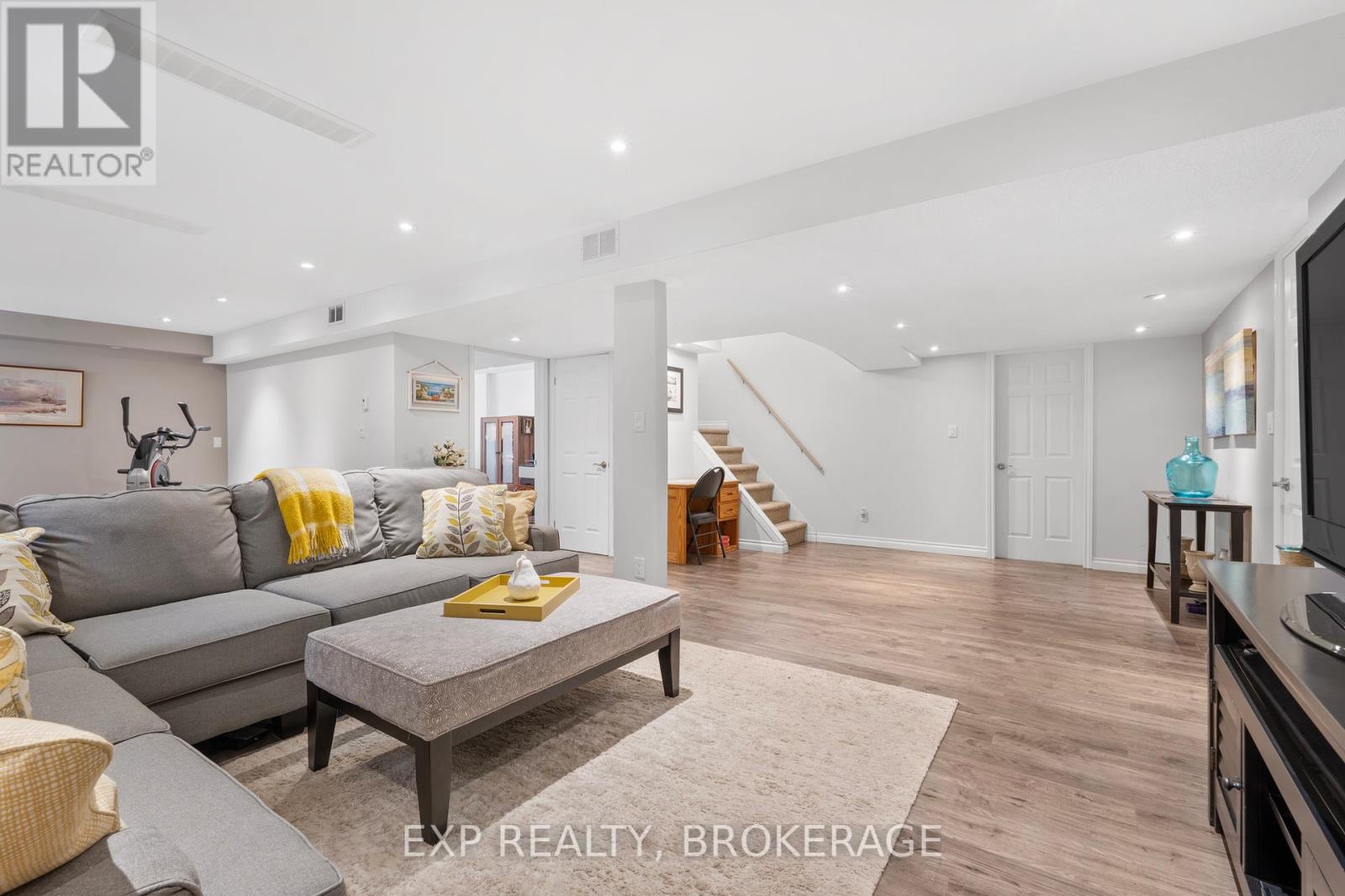 Photo 30 of 564 Braeside Crescent, Kingston ON