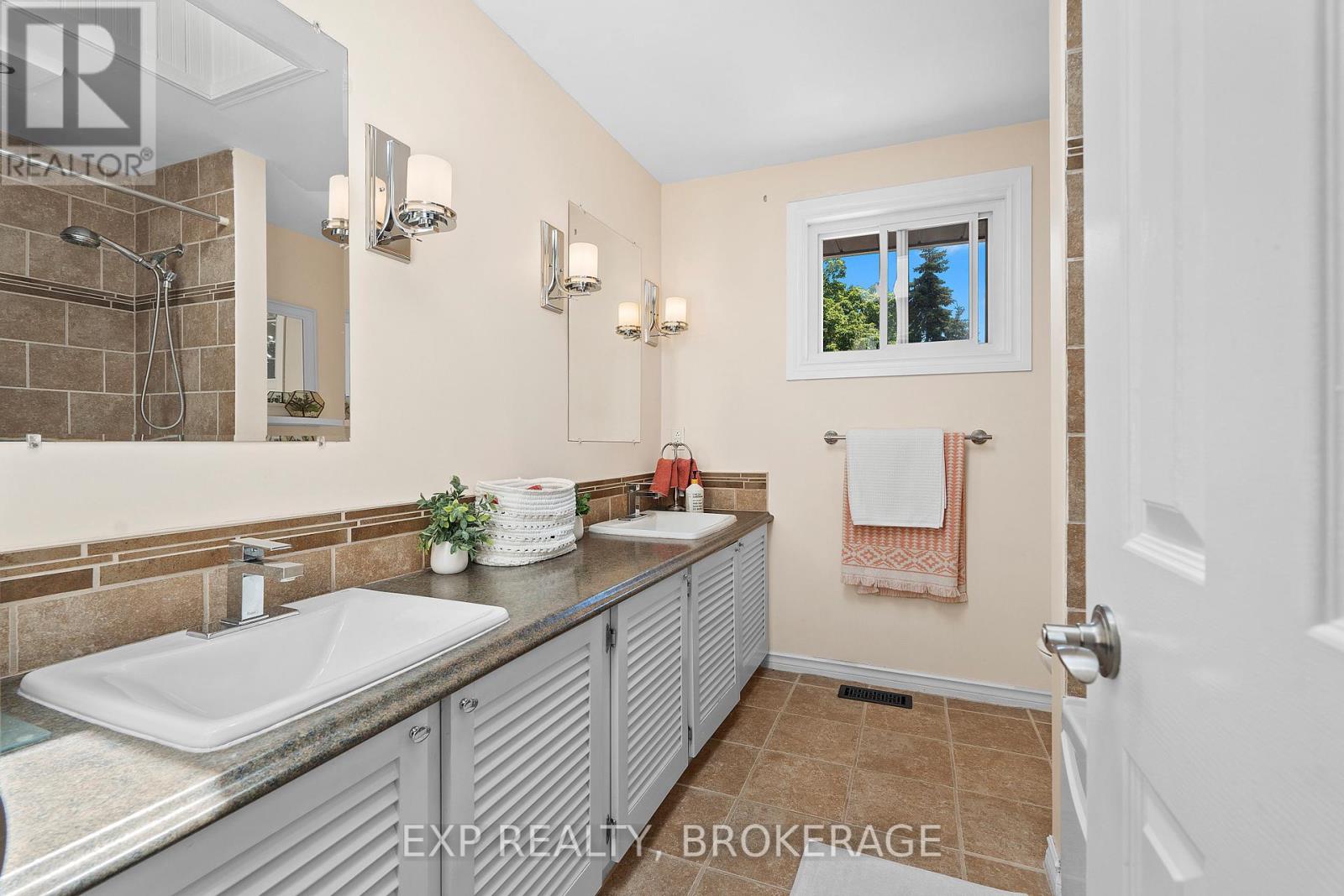 Photo 27 of 564 Braeside Crescent, Kingston ON