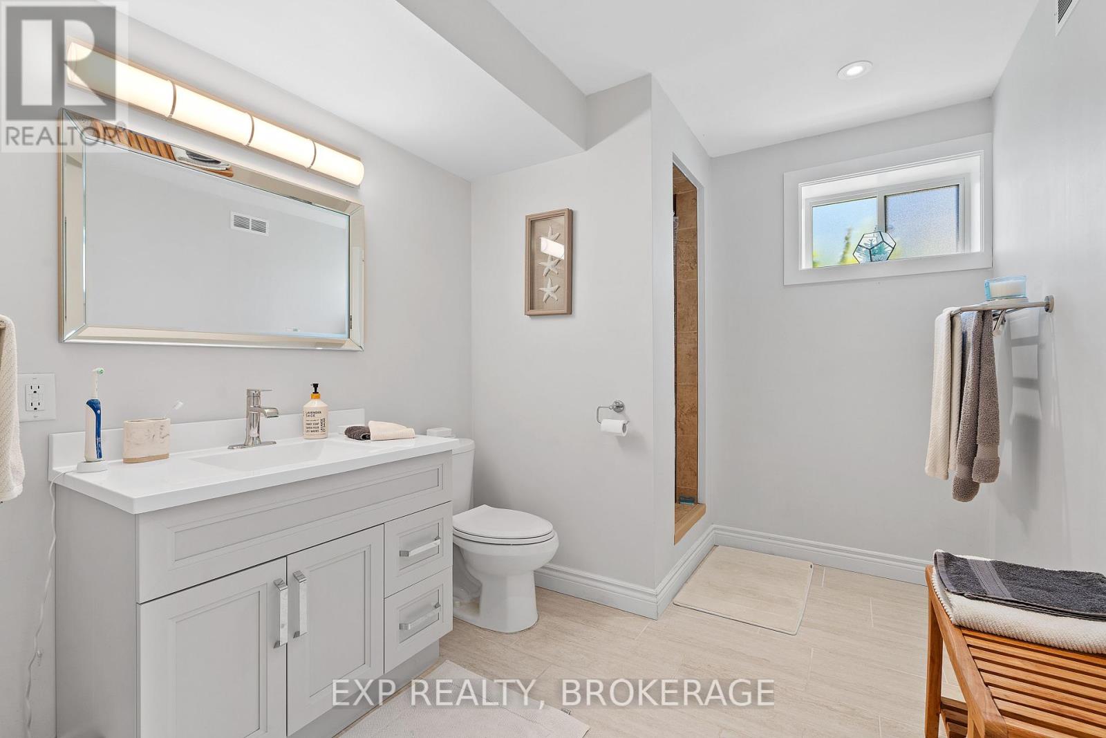 Photo 33 of 564 Braeside Crescent, Kingston ON