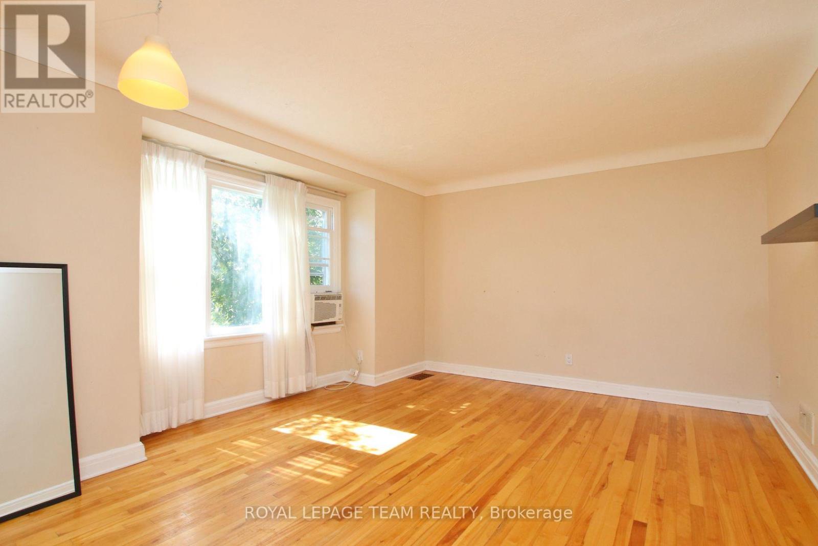 Photo 26 of 115 Rita Avenue, Ottawa ON