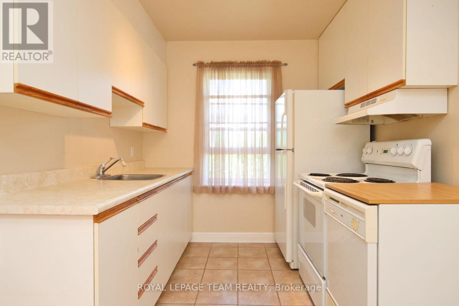 Photo 12 of 115 Rita Avenue, Ottawa ON
