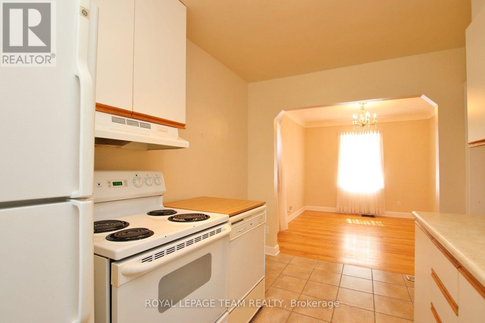 Photo 11 of 115 Rita Avenue, Ottawa ON
