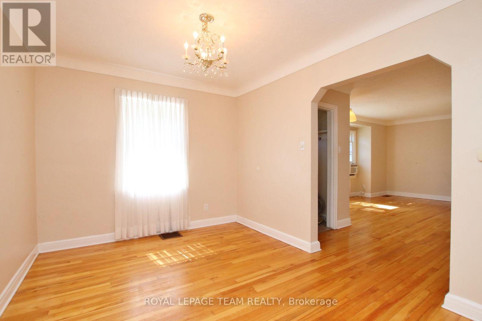 Photo 34 of 115 Rita Avenue, Ottawa ON