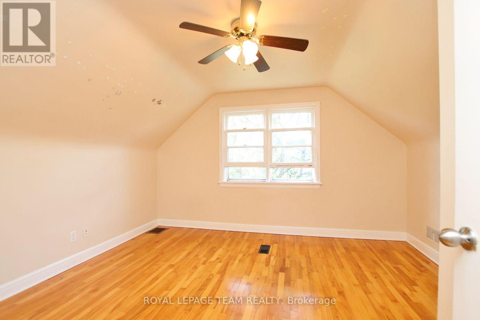 Photo 14 of 115 Rita Avenue, Ottawa ON