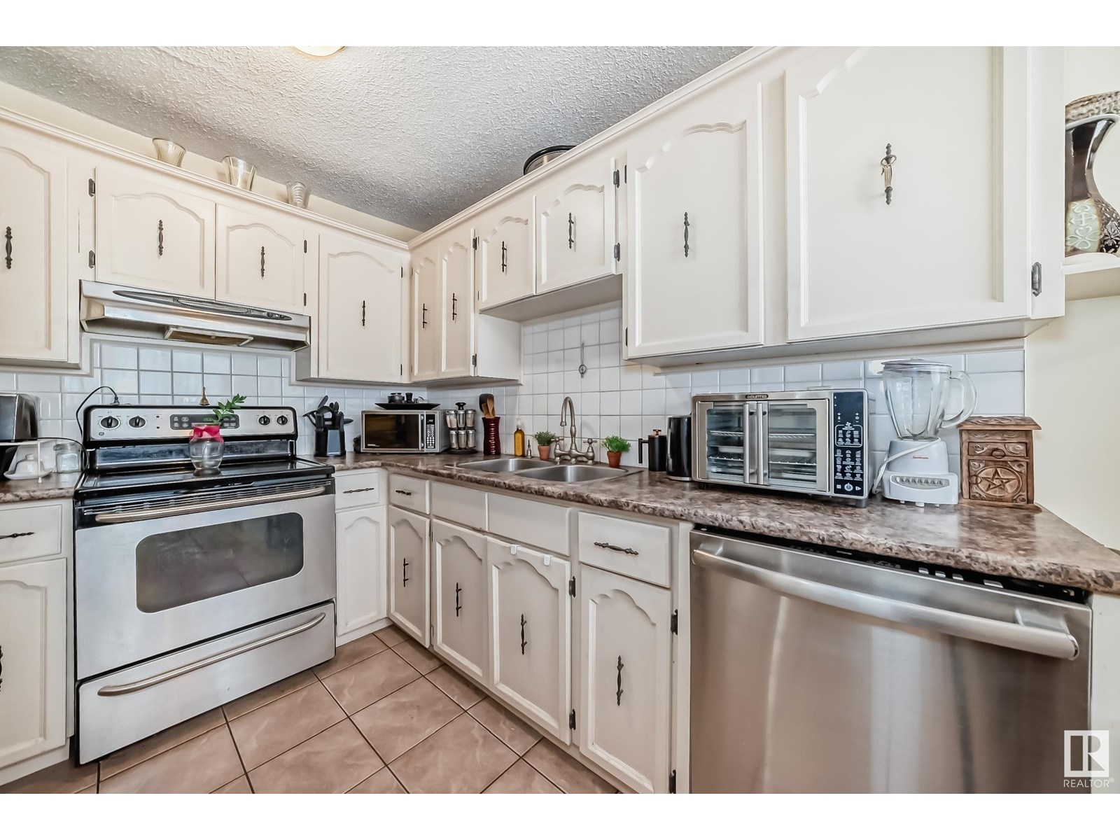 Photo 8 of 472 Clareview Rd Nw, Edmonton AB