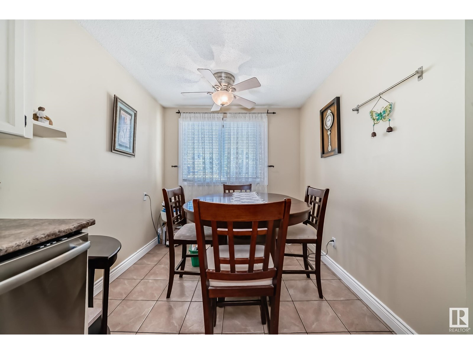Photo 10 of 472 Clareview Rd Nw, Edmonton AB