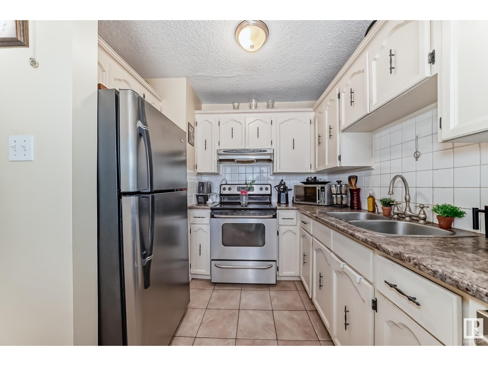 Photo 7 of 472 Clareview Rd Nw, Edmonton AB