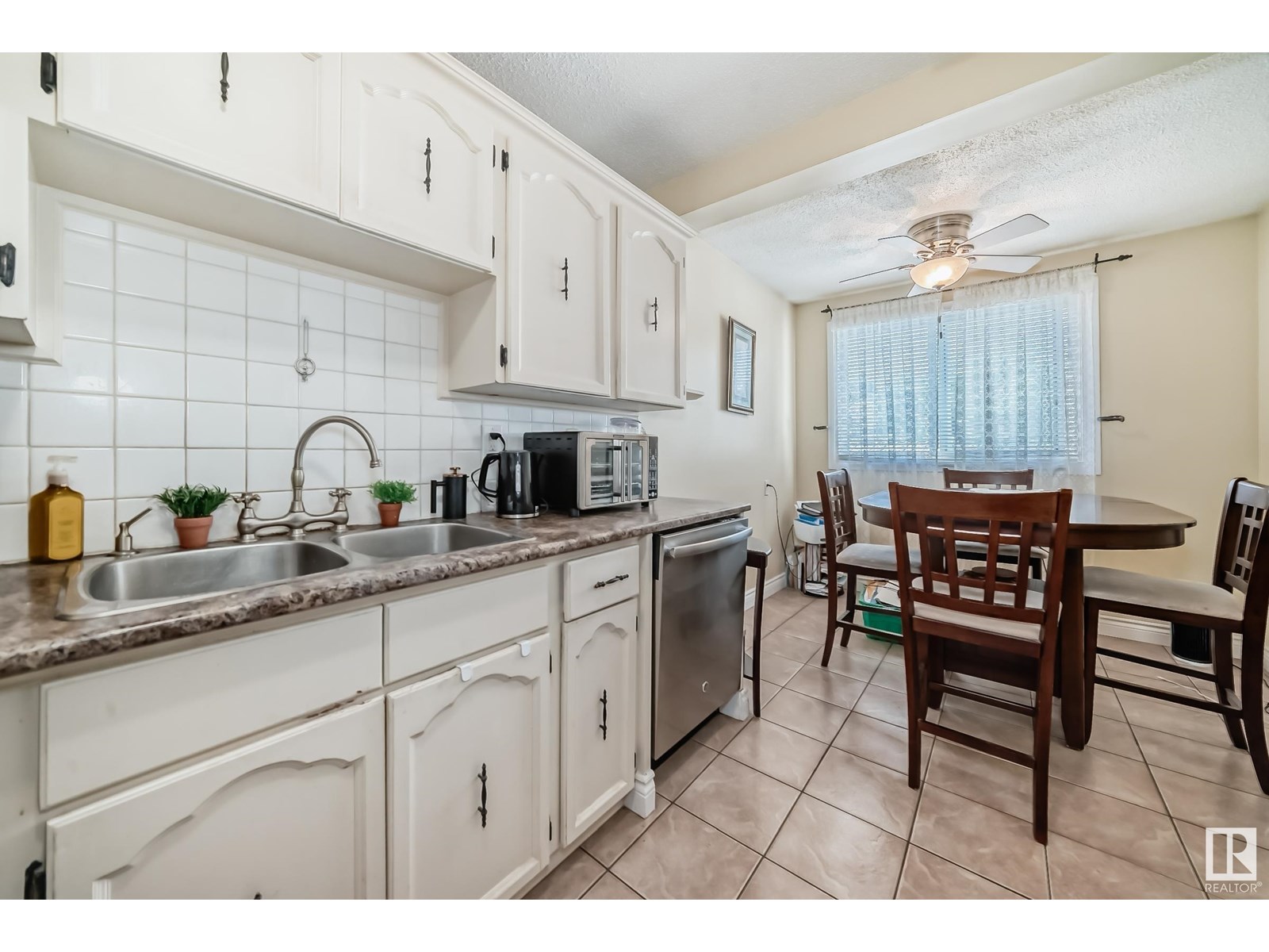 Photo 9 of 472 Clareview Rd Nw, Edmonton AB