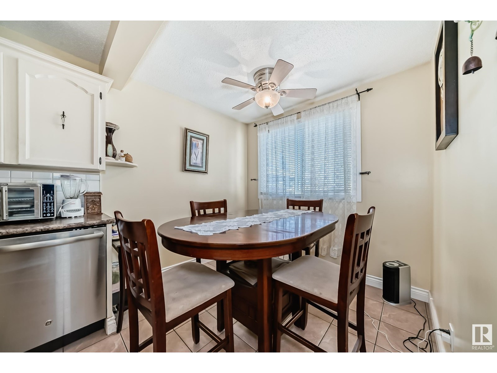 Photo 11 of 472 Clareview Rd Nw, Edmonton AB