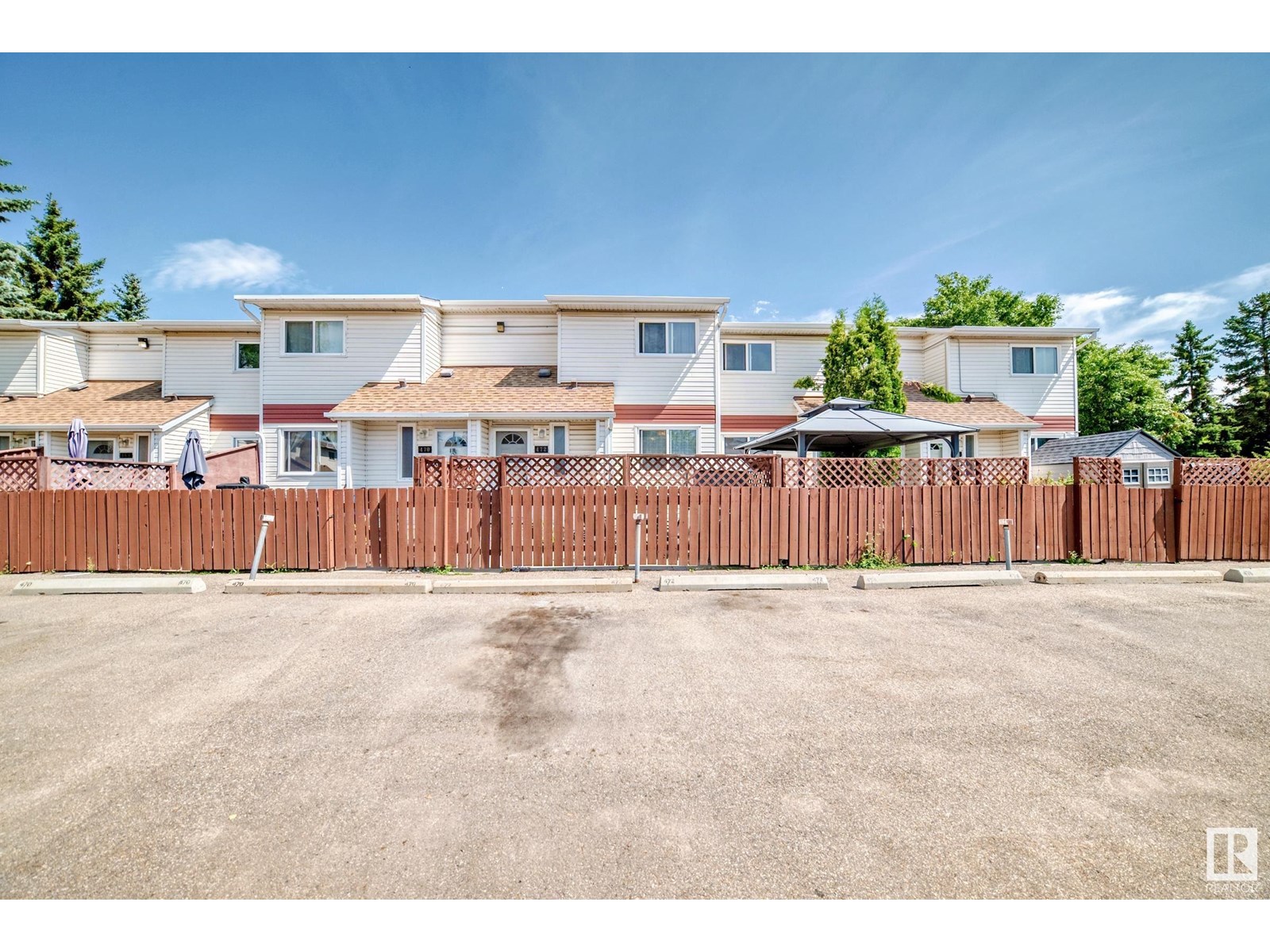 Photo 3 of 472 Clareview Rd Nw, Edmonton AB