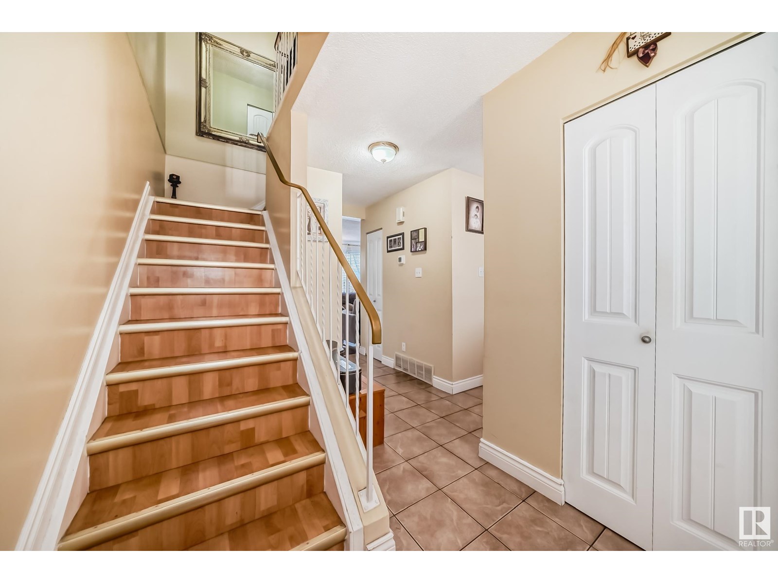 Photo 6 of 472 Clareview Rd Nw, Edmonton AB