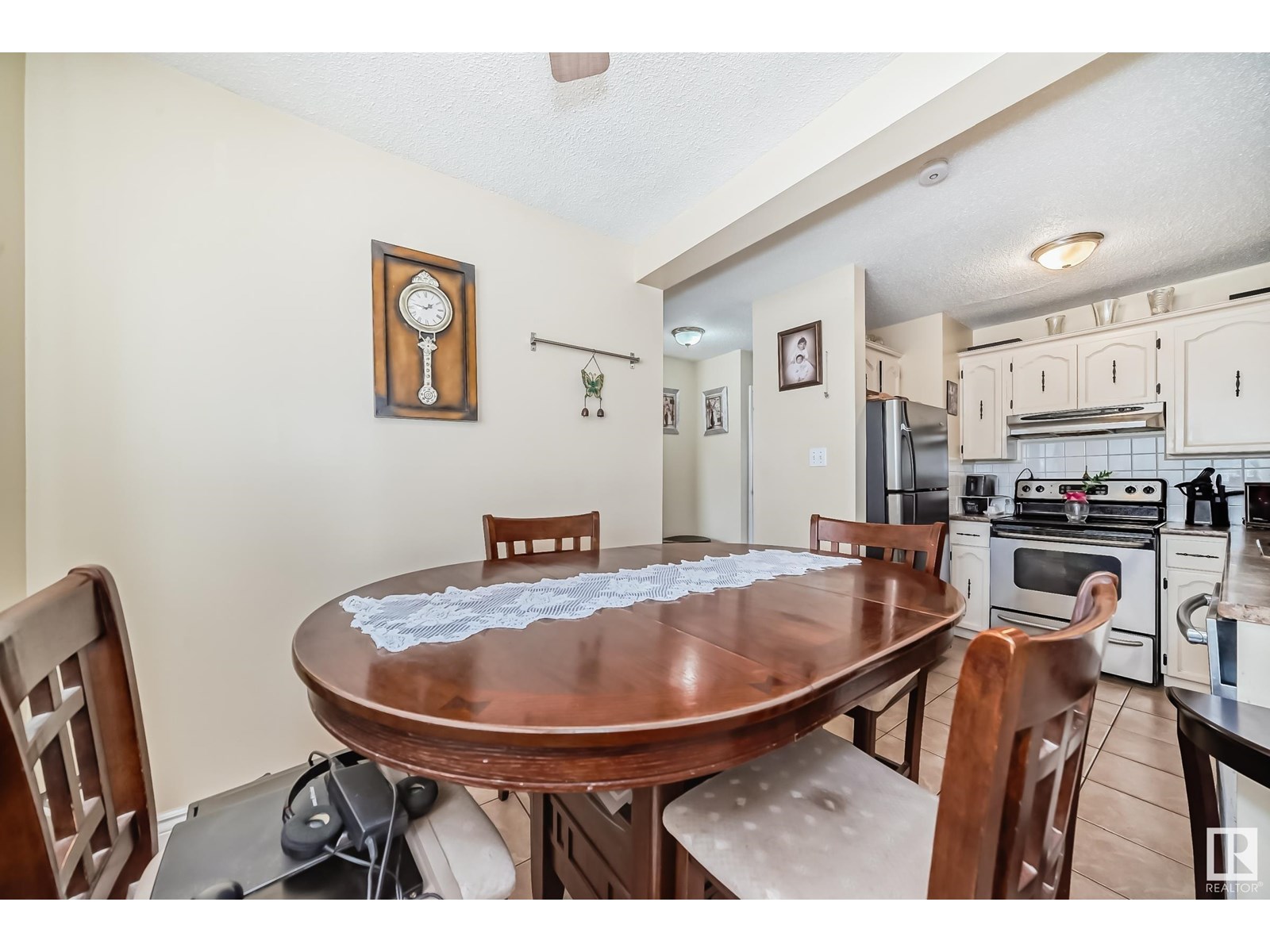 Photo 13 of 472 Clareview Rd Nw, Edmonton AB
